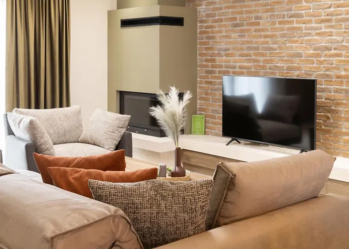 Olive Boutique * Larissa